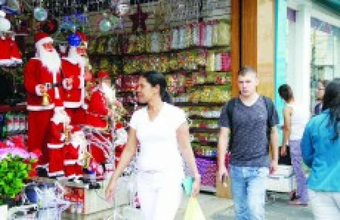 Comércio se enfeita à espera do Natal
