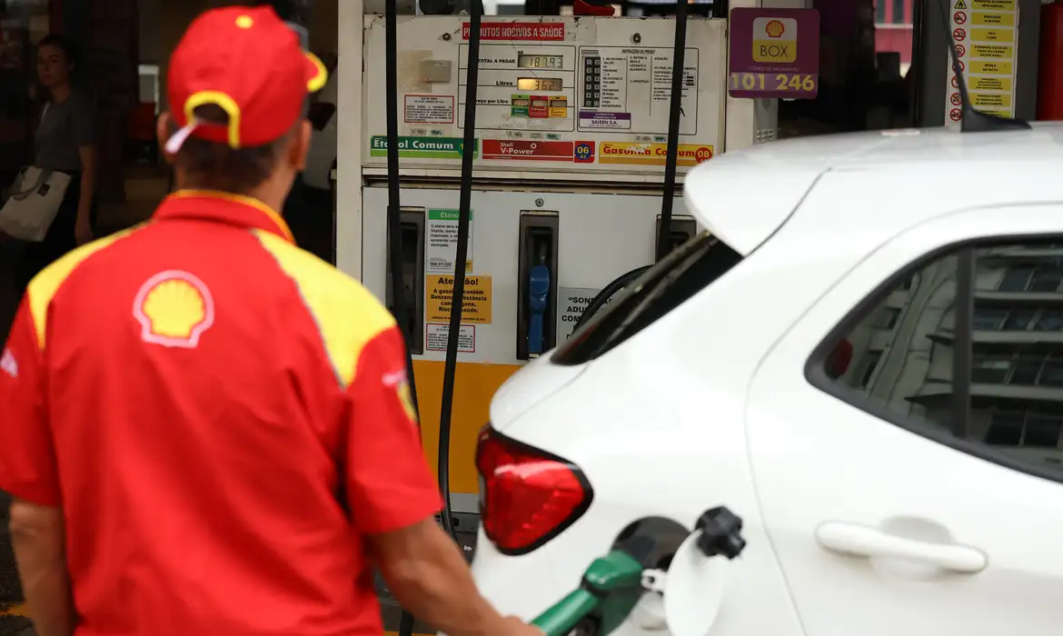 MJSP faz plantão para atender Procons contra aumento de combustível