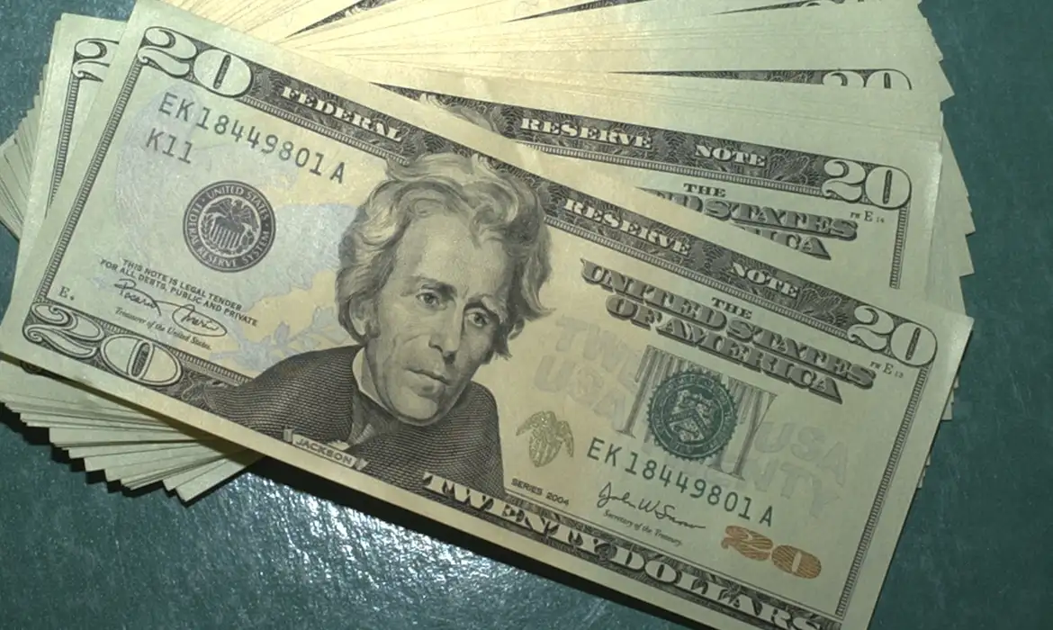 Apesar de guerra, dólar cai 1,27%, e bolsa sobe 3% na semana