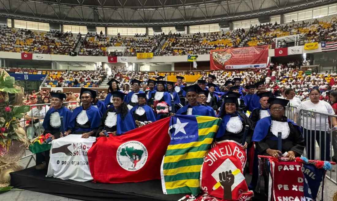 Festa em Recife celebra 30 mil alfabetizados em programa social
