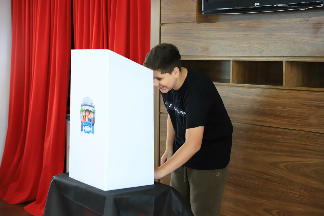 Escolas de Arujá elegem seus representantes para o projeto Vereador Mirim