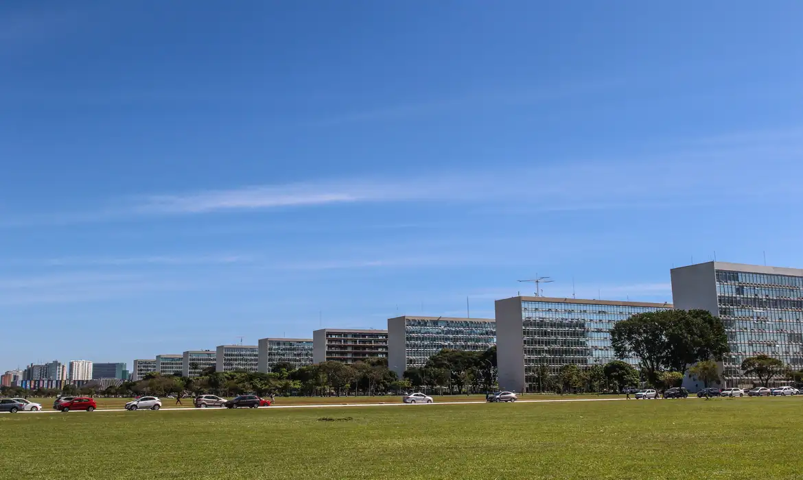 Governo bloqueia R$ 1,2 bilhão do PAC e R$ 334 milhões de emendas