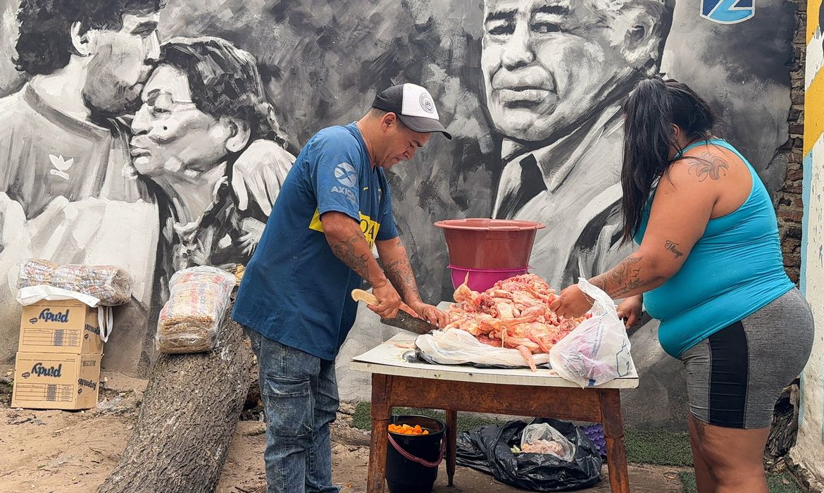Antiga casa de Maradona é transformada em refeitório na Argentina