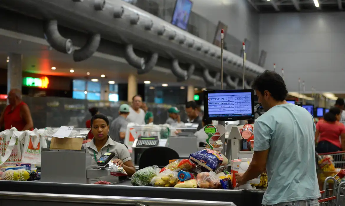 Estudo aponta fatores estruturais para inflação de alimentos no Brasil