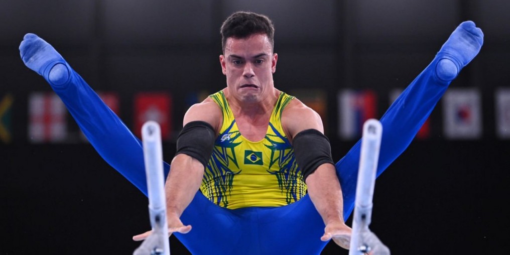 Caio Souza é ouro nas barras paralelas em etapa da Copa do Mundo
