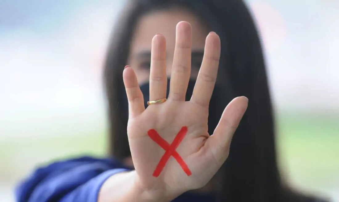 RJ: combate à violência contra mulher terá gesto de socorro com a mão