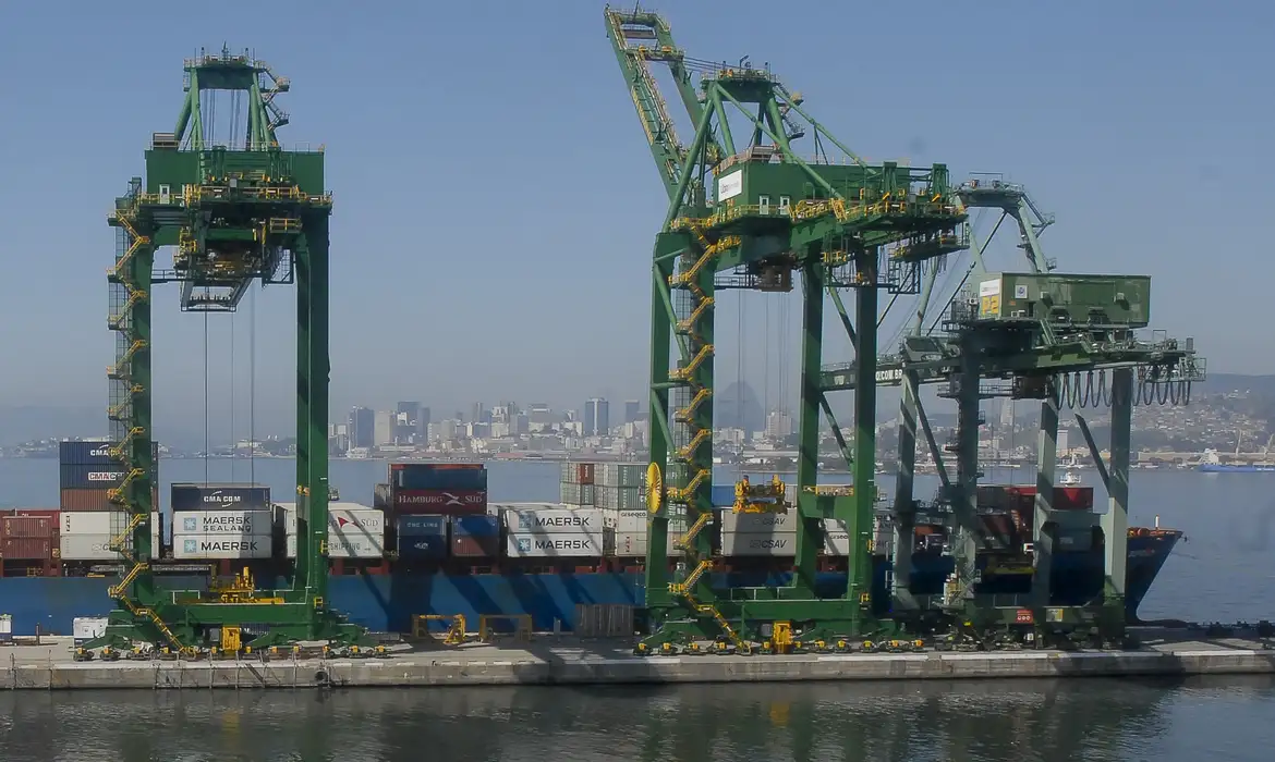 Exportações para o Oriente Médio caem 26% desde início da guerra