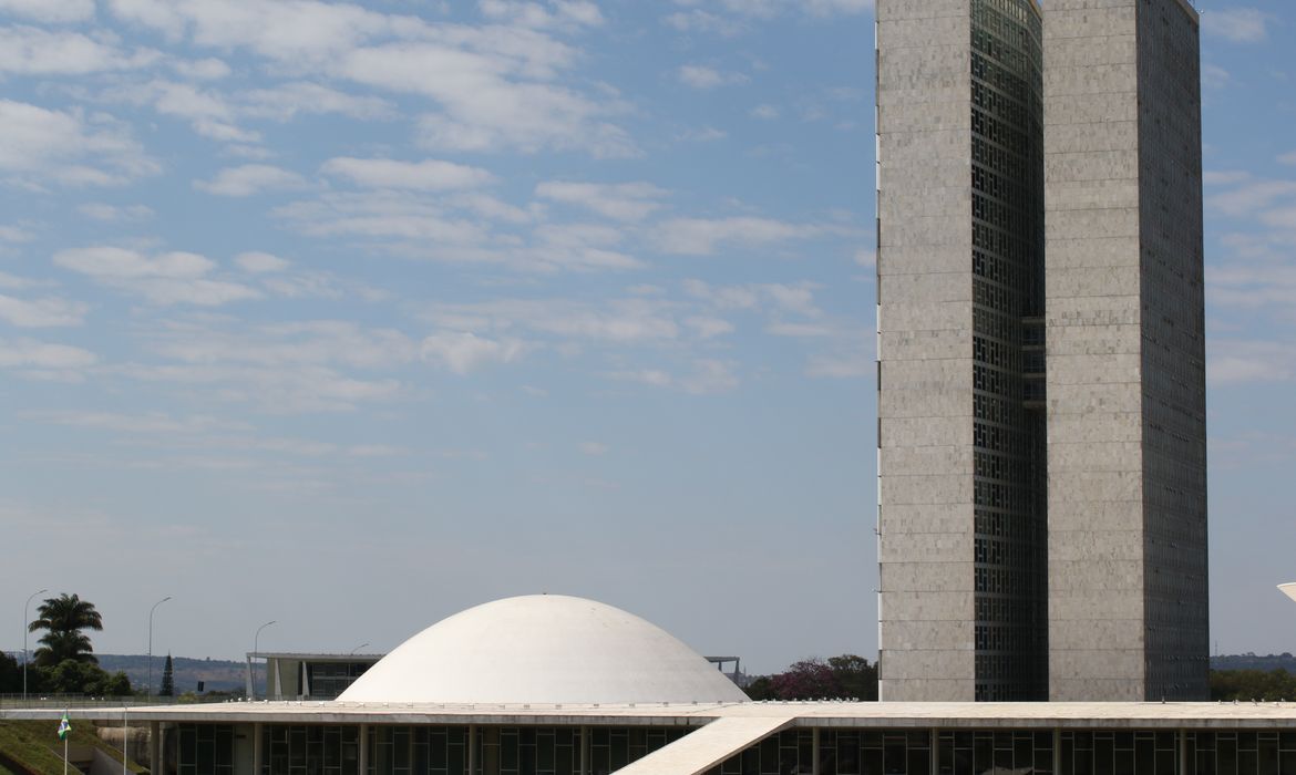 Câmara aprova texto que dá a ANP acesso a dados para combater fraudes