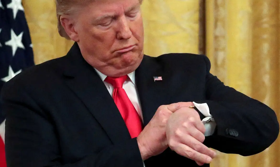 Trump anuncia tarifas de 50% sobre países que fornecem armas ao Irã