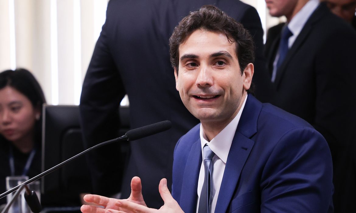 Orientação era investigar qualquer um, “sem pirotecnia, diz Galípolo