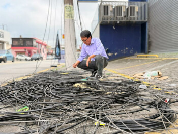 Vereador Artur Takayama cobra solução para fios na avenida Armando Sales
