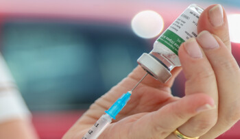 Vacinação contra a gripe chega à Feira Noturna do Mercado do Produtor nesta sexta