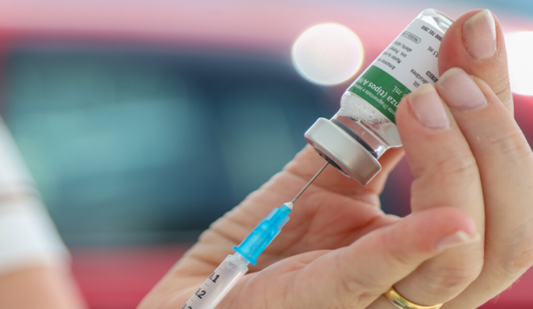 Vacinação contra a gripe chega à Feira Noturna do Mercado do Produtor nesta sexta