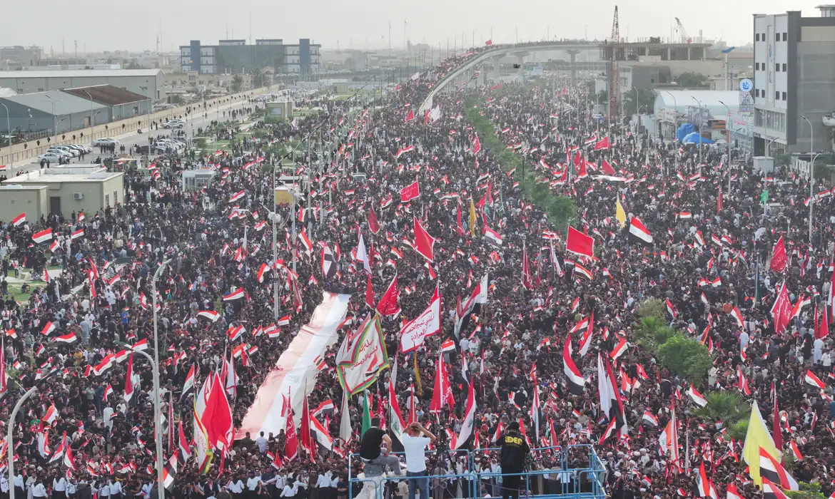 Multidões no Irã marcam 40º dia da morte do líder Supremo Khamenei