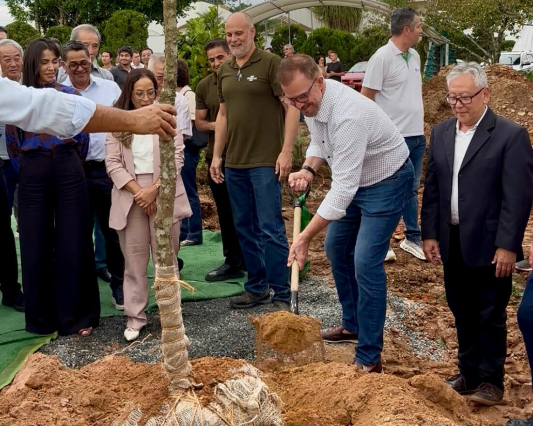 Lançamento de Parque Permanente de Flores e Plantas reúne autoridades e produtores em Arujá