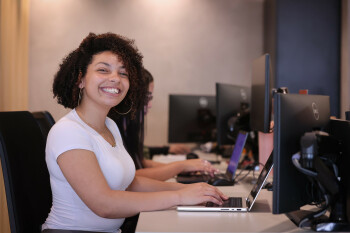 Programa de estágio com bolsa para alunos do Ensino Médio está com inscrições abertas