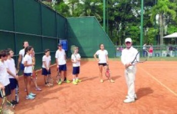 Pertti Tennis promove clínica com Jaramillo