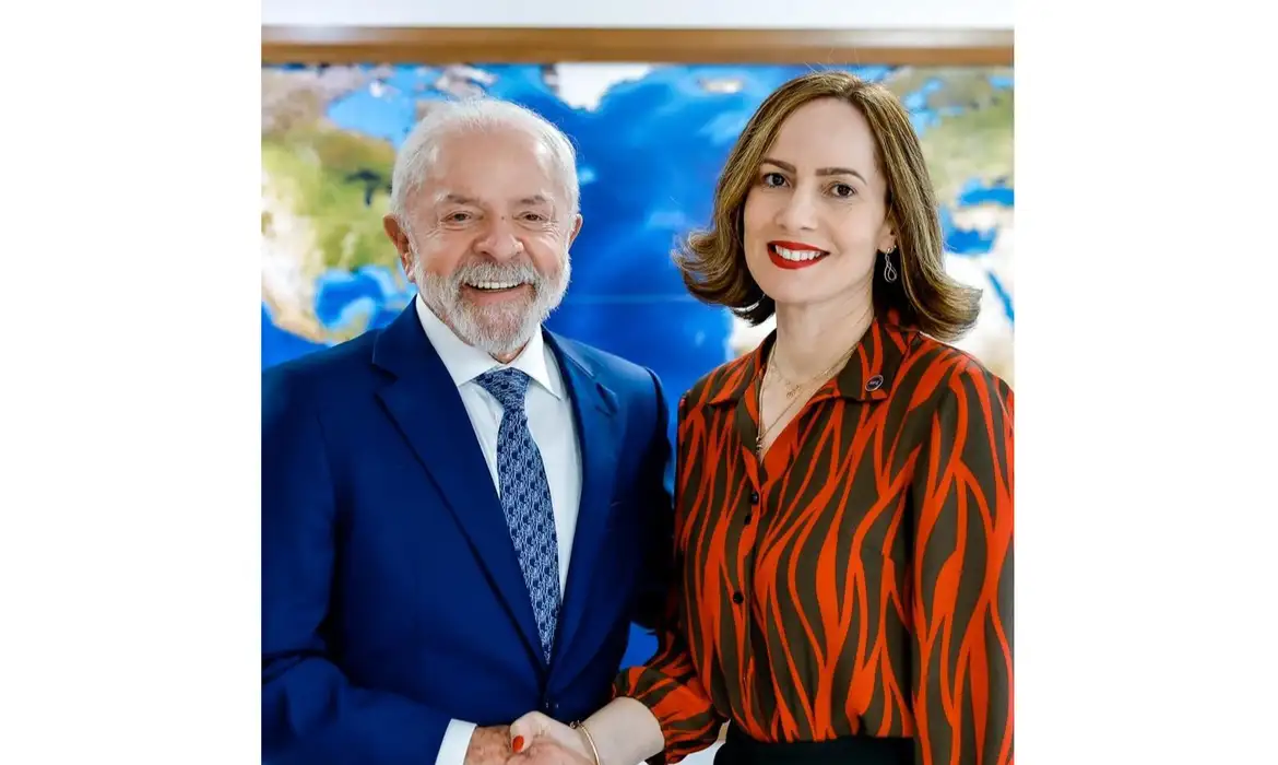 Servidora Ana Cristina Viana assume comando do INSS