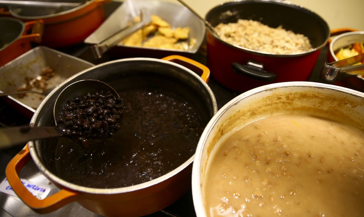 Insegurança alimentar atinge mais de 60% das famílias em favelas
