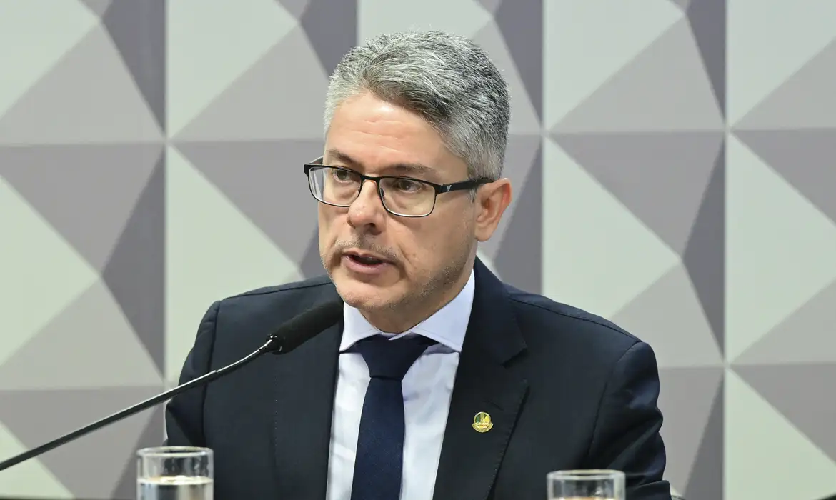 Relatório da CPI do Crime conecta facções com sistema financeiro