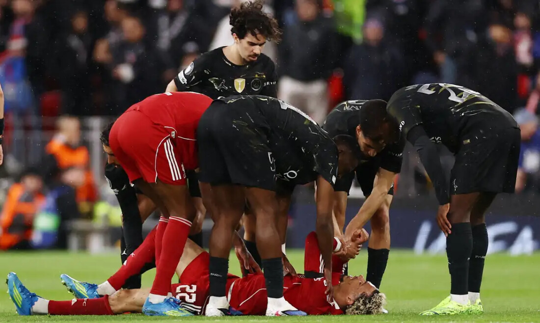 Atacante francês Ekitike fica fora da Copa do Mundo após lesão grave