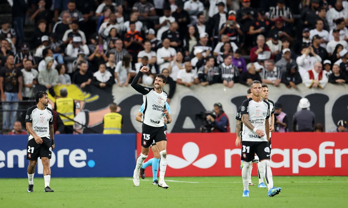 Corinthians derrota Santa Fe e segue 100% na Copa Libertadores