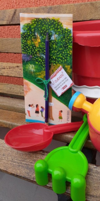 Alunos recebem semente de Pau D'Alho, e kit para plantio