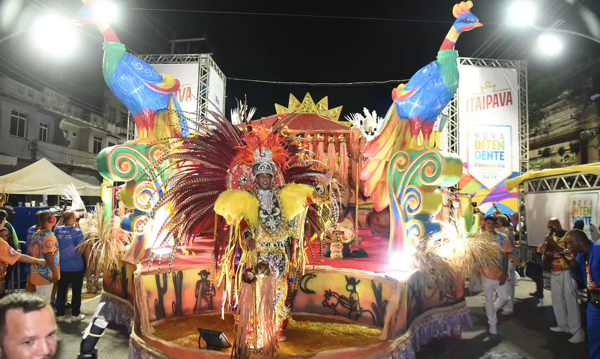 Carnaval do Rio divulga ordem de desfiles do Grupo Especial