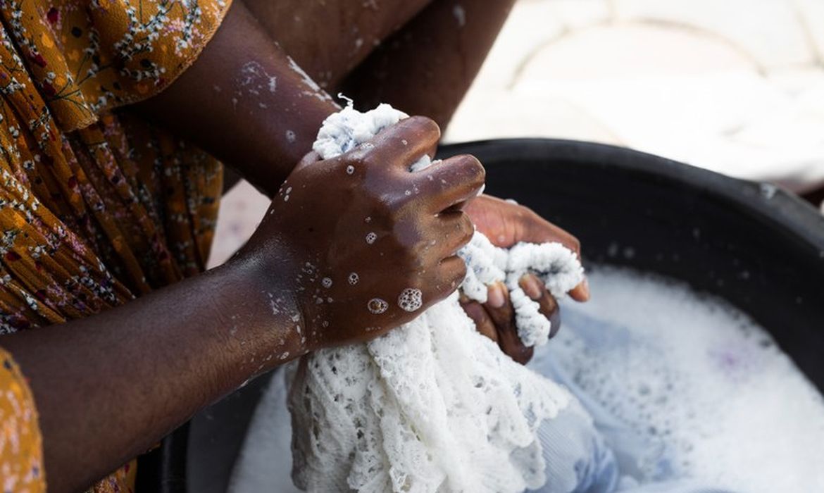 Trabalho escravo doméstico é tema do Caminhos da Reportagem de hoje