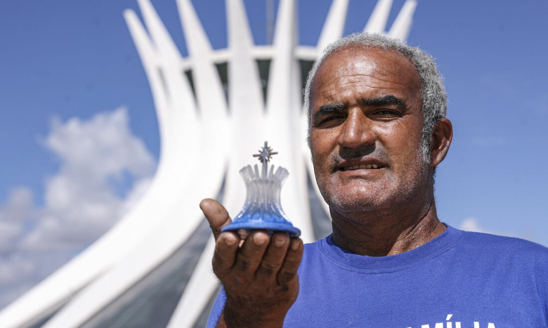 Com miniaturas, artesãos dão novo sentido à Brasília dos monumentos