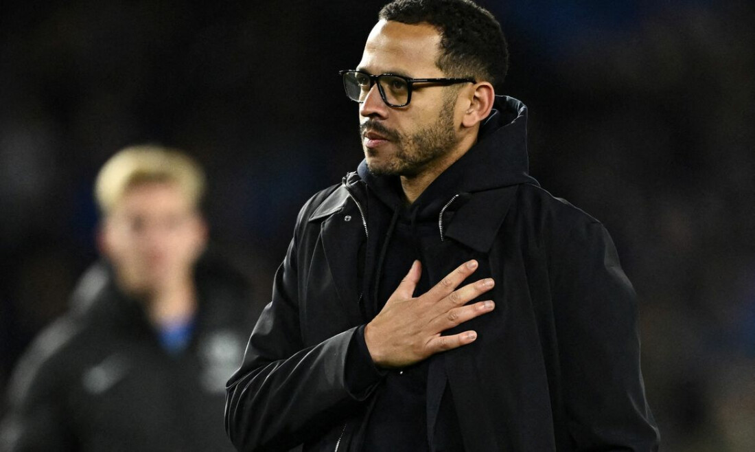 Chelsea demite técnico Rosenior em meio à pior seca de gols em décadas