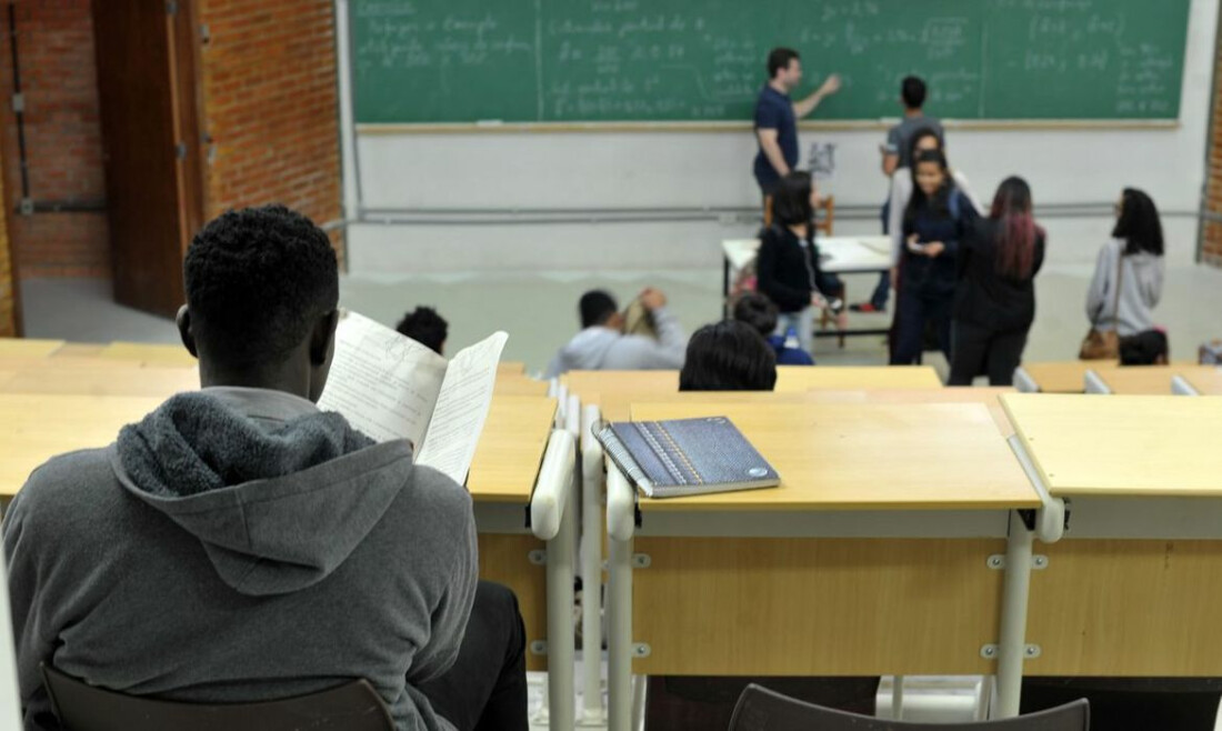 Professora: diante de IA e fakes, curso de jornalismo deve ser crítico