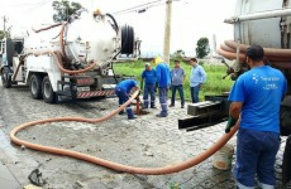 Semae intensifica trabalho de manutenção de esgoto em ruas de Jundiapeba