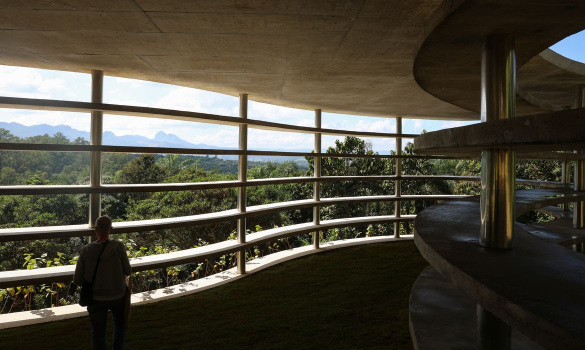 Inhotim celebra 20 anos com inauguração de três novas obras