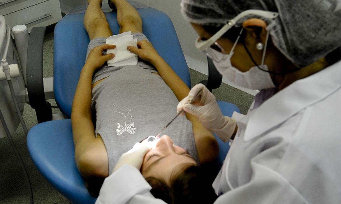 Iniciativa seleciona jovens para tratamento odontológico gratuito
