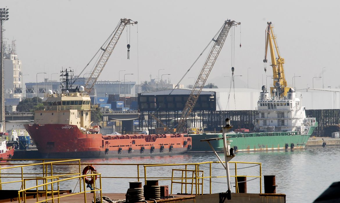 PF e Receita fazem operação contra esquema de propina no Porto do Rio