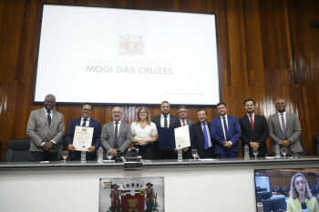 Orquestra Sinfônica e maestro Lelis Gerson recebem homenagem em solenidade na Câmara