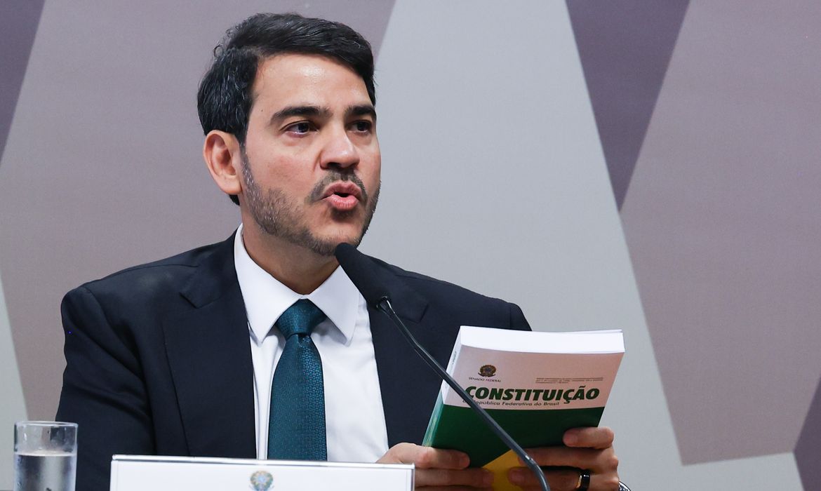 Em sabatina, Messias defende autocontenção do STF em pautas polêmicas