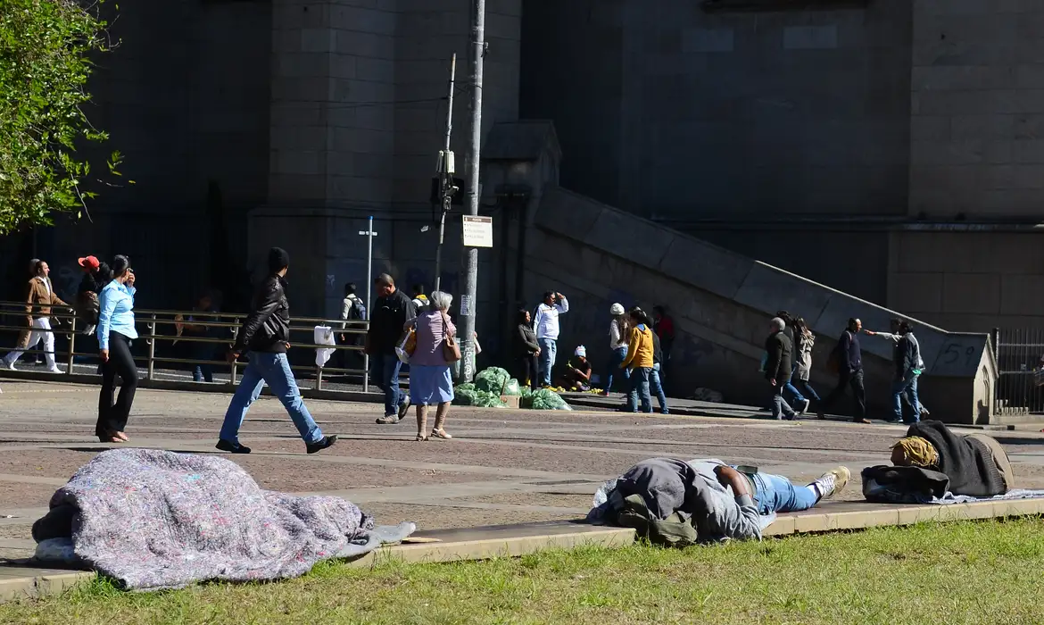 SP: governo e IBGE lançam ações para população em situação de rua