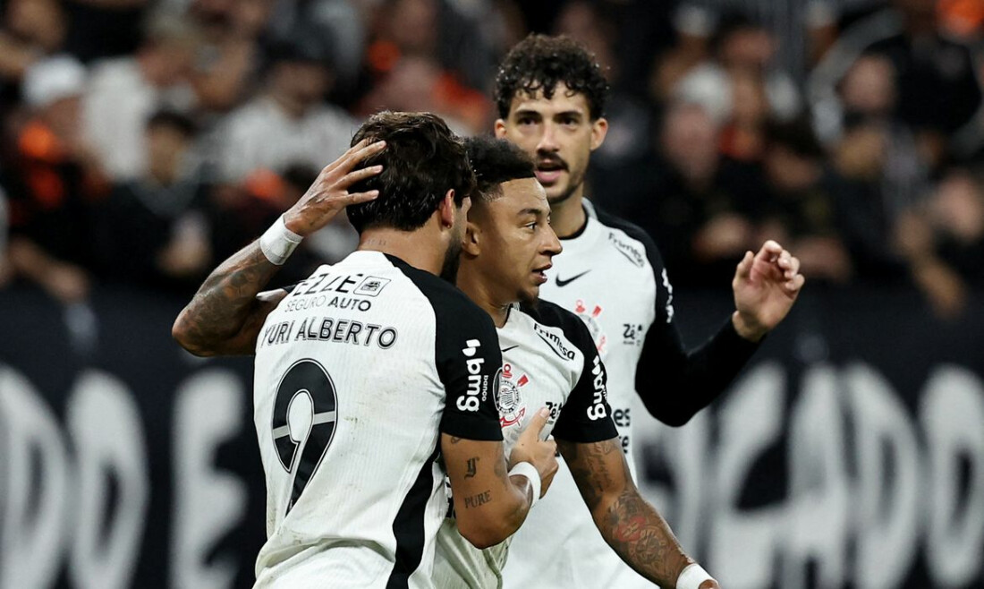 Corinthians derrota Peñarol para seguir 100% na Libertadores