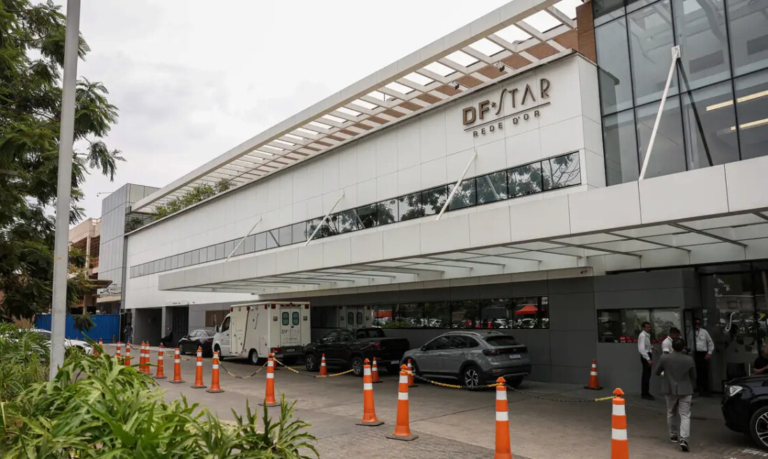 Bolsonaro é internado para cirurgia no ombro em Brasília
