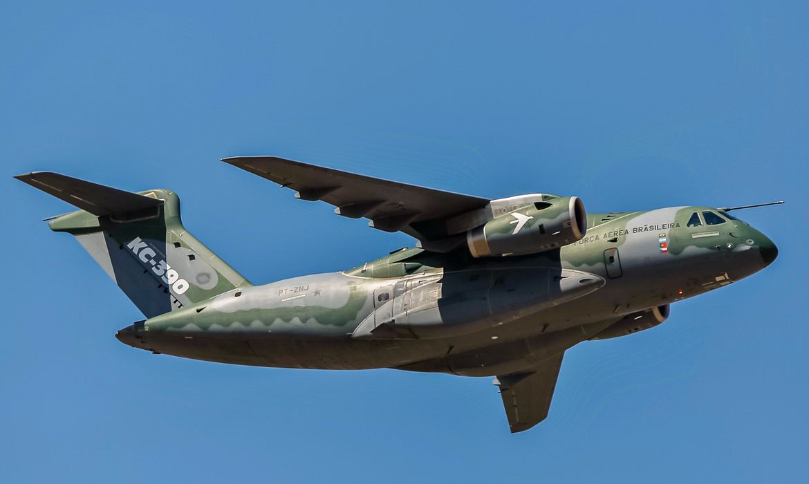 Embraer assina contrato de venda de aviões para os Emirados Árabes