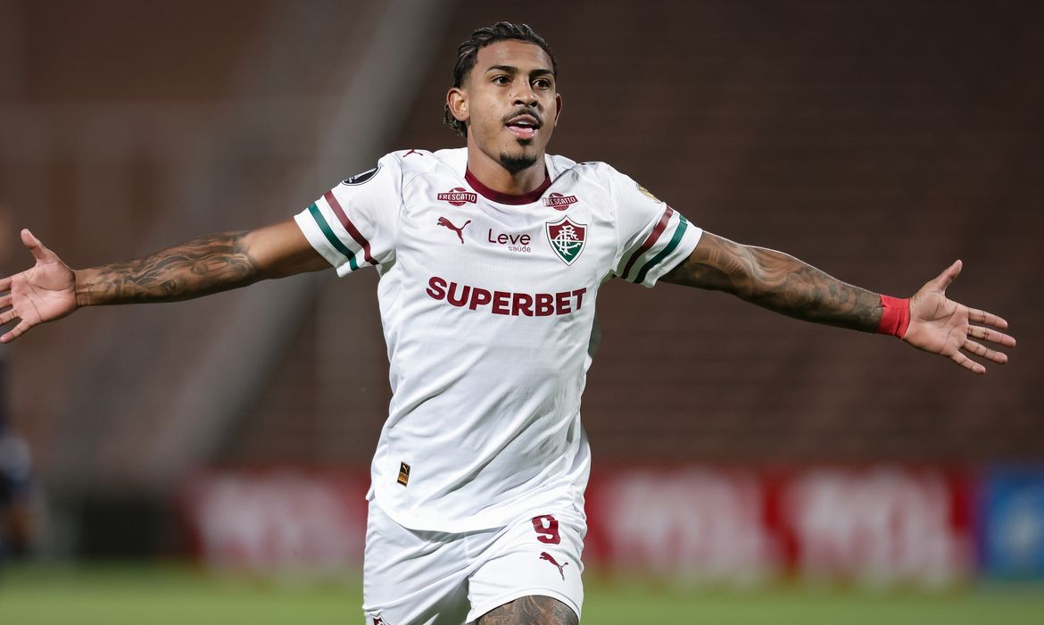 Fluminense arranca empate na Argentina e contina vivo na Libertadores