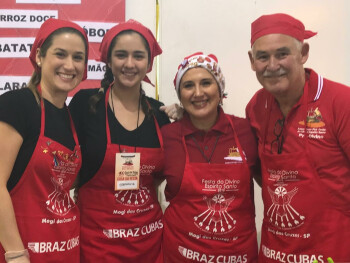 Dia das Mães: Trabalho voluntário na Festa do Divino de Mogi une gerações