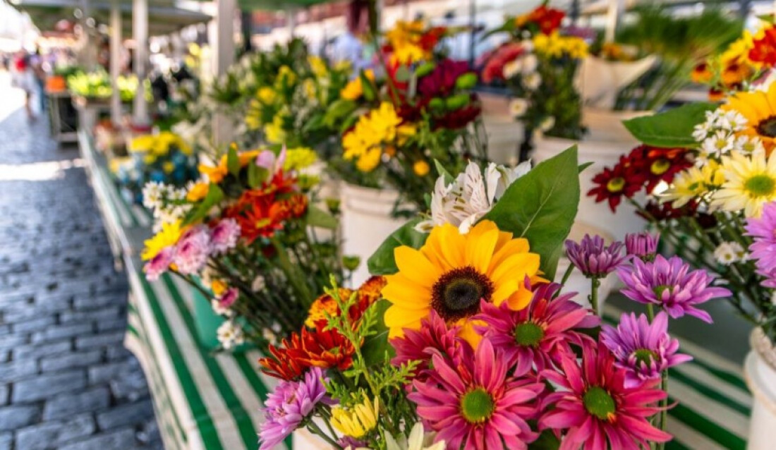 Dia das Mães impulsiona vendas de flores e cestas de presentes no Mercado Municipal