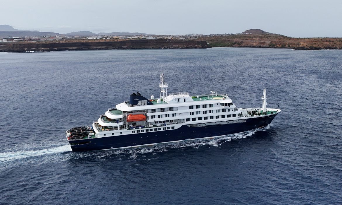 Países europeus irão retirar cidadãos de navio com surto de hantavírus