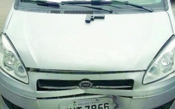 PM flagra e prende dois por roubo de veículo