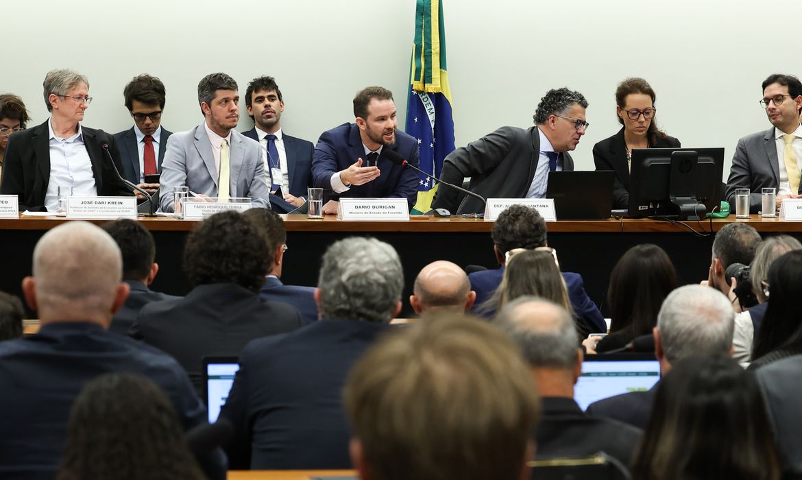Durigan diz ser contra qualquer compensação ao fim da escala 6x1