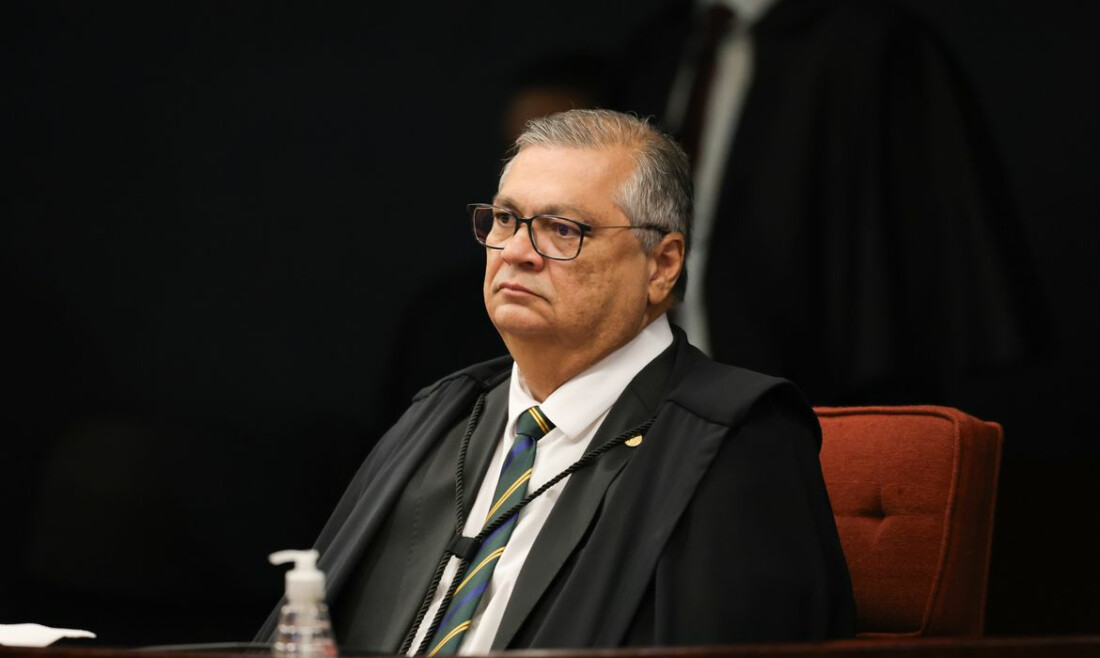 Dino abre apuração sobre emendas para produtora do filme de Bolsonaro