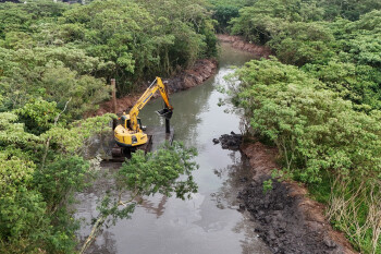 Suzano começa a receber serviços de desassoreamento no rio Guaió